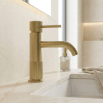 REA - Umyvadlová baterie Lungo Stripe Brush Gold Low REA-B8050