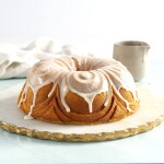 Nordic Ware Hliníková forma na bábovku Chiffon Gold, zlatá barva, kov