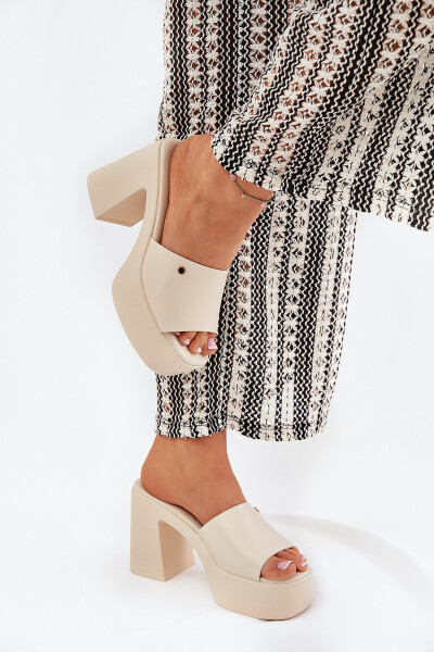 Dámské sandály z eko kůže na podpatku a platformě světle béžové Tamirella 41