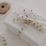 Eulenschnitt Bavlněná stuha Rabbits – 5 m, krémová barva, textil