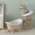 Maileg Kovová vana pro myšky Maileg – Rose, béžová barva, kov