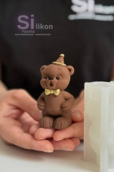 Dortisimo SilikonForms silikonová forma 3D Medvídek sfoukávající svíčky