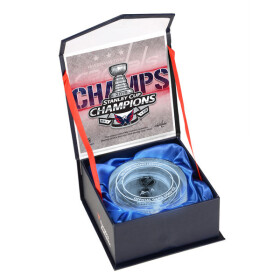 Skleněný puk Washington Capitals 2018 Stanley Cup Champions Crystal Puck - Filled with Ice From the 2018 Stanley Cup Final