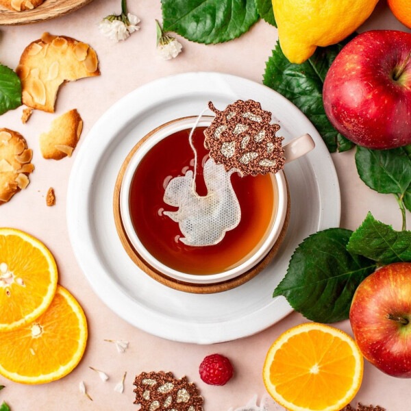 TEA HERITAGE Zelený čaj s jasmínem Squirrel Jasmine Green 5 ks, růžová barva, papír, textil