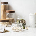 Bastion Collections Dóza s dřevěným víkem Tiny Treasures 8 cm srdíčka, čirá barva, sklo