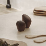 Ferm Living Solnička a pepřenka Cairn Dark Ash Wood, hnědá barva, dřevo