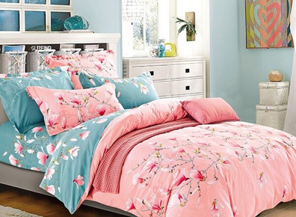 Růžové oboustranné ložní povlečení s motivem květin 2ks 70x80 cm (standard zdarma) Šířka: 200 cm | Délka: 220 cm, 1ks plachta zdarma 200 x 230cm