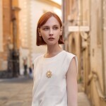 Vánoční brož s perlou a zirkony Emma - sněhová vločka, Zlatá