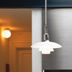 Louis Poulsen Závěsná lampa PH 3/2 Chrome, bílá barva, stříbrná barva, sklo, kov