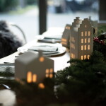 Räder Porcelánový svícen domeček Gable House 20 cm, bílá barva, porcelán