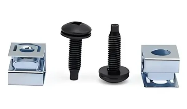 StarTech Šrouby a klecové matice 10-32 19,05 mm černá / Montážní sada pro rack / 50 ks (CLPSCRW1032)