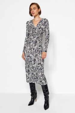 Trendyol černé vzorované řasené detaily vypasované midi strečové pletené šaty s dlouhým rukávem
