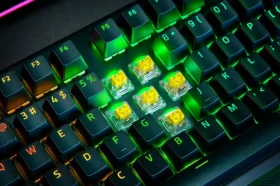 Razer BlackWidow V4 Pro Yellow Switch US černá / Herní klávesnice / mechanická / Razer yellow / RGB / USB / US Layout