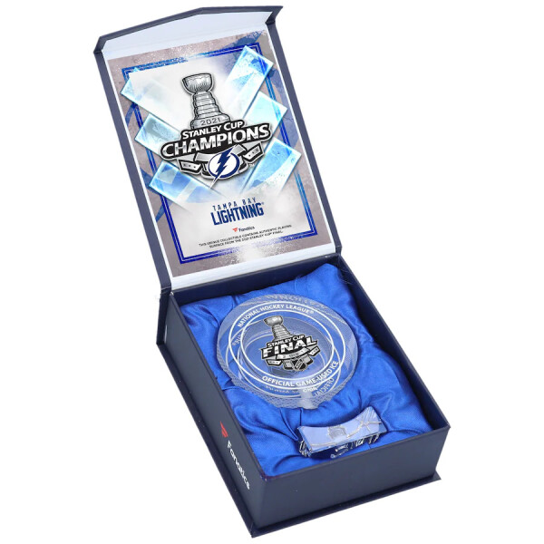 Fanatics Skleněný puk Tampa Bay Lightning 2021 Stanley Cup Champions Filled with Ice From the 2021 Stanley Cup Final