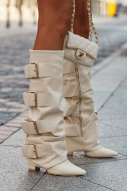 Dámské kozačky na podpatku se zkroutěnou holínkou a zlatými přezkami světle béžové Isavelle 41