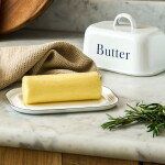Garden Trading Smaltovaná máslenka s nápisem White, bílá barva, kov