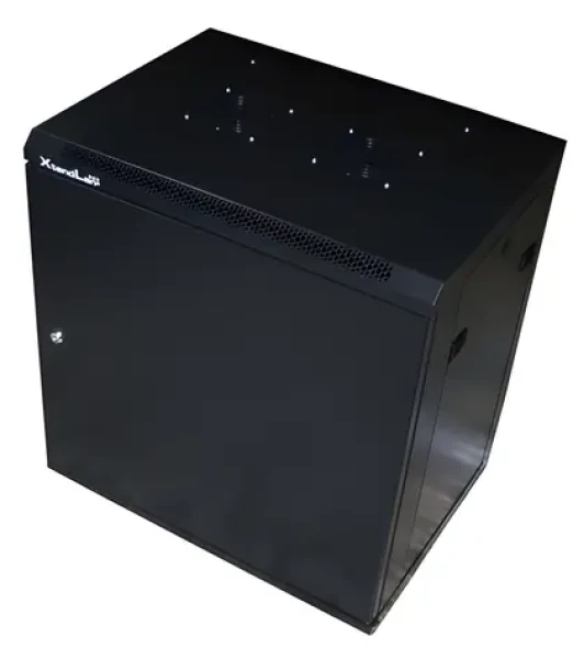 XtendLan 9U 600×450 mm / Nástěnný rozvaděč / jednodílný / plné dveře / úprava proti vykradení (WS-9U-64-FS-BLACK-P)