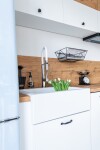 Laveo - Pola - stojánková dřezová baterie U, chrom/ bílá BAP_678D