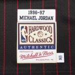 Mitchell & Ness Pánský dres Chicago Bulls NBA Michael Jordan #23 1996-97 Authentic Pinstripe Velikost: XL