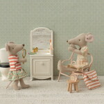 Maileg Koupelnová sada v taštičce pro myšky Maileg – Coral, oranžová barva, kov, plast, textil