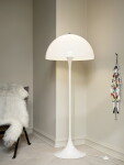 Louis Poulsen Stojací lampa Panthella Opal White, bílá barva, kov, plast