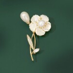 Luxusní brož s perlou a zirkony Florance, květina, Zlatá