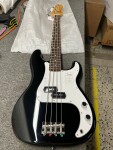 Fender Standard Precision Bass LRL Black (použité)