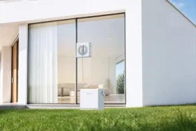 Ecovacs WINBOT W2S PRO OMNI bílá / Robotický čistič oken / Auto Spray / Smart Path Planning / přenosná stanice (WINBOT W2S PRO OMNI)