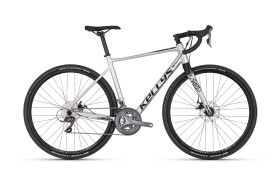 Kellys SOOT 30 Silver 2025, rám L(20") - ZDARMA dopravné, odborná montáž, seřízení a sada světel! (Záruka nejlepší ceny. Nalezli jste někde lepší cenu? Napište nám a zkusíme ji trumfnout!)