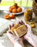 Almara Soap Přírodní mýdlo Babiččina zahrádka, žlutá barva