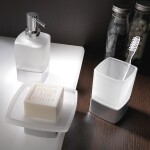 Gedy - LOUNGE dávkovač mýdla na postavení, 280 ml, mléčné sklo, chrom 545513