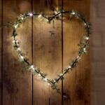 Chic Antique Svítící LED dekorace z umělého jehličí Wreath Heart, zelená barva, plast