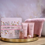 Grace Cole Dárková sada kosmetiky v boxu Peony/Peach/Raspberry, růžová barva, kov