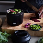 Monbento Termo box na potraviny Monbento Element Onyx 550 ml, černá barva, kov