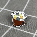Pinarna.cz Catpuccino / Kočiccino – hnědý hrneček plný kočiček