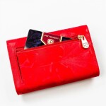 Módní dámská koženkovo-kožená peněženka Peterson Dasi, červená