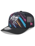 New Era Pánská kšiltovka Tampa Bay Buccaneers NFL 2026 Crucial Catch 9SEVENTY Stretch-Snap Trucker