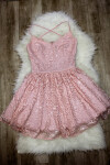Společenské dámské šaty na ramínka krajkové s kolovou sukní růžové - Růžová / L - Sherri L