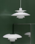 Louis Poulsen Závěsná lampa PH 5 Ø320 Opal White, béžová barva, bílá barva, plast