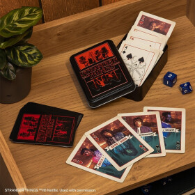 Hrací karty Stranger Things v plechovce - EPEE