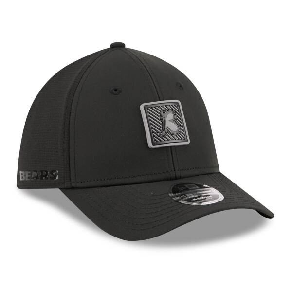 New Era Pánská kšiltovka Chicago Bears NFL "B" Black 2026 Training Camp 39THIRTY Flex Velikost: S/M