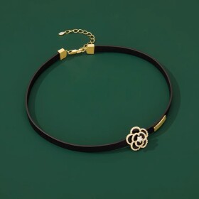Choker náhrdelník s květem kamélie Noela, Černá 35 cm + 5 cm (prodloužení)