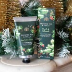 The English Soap Company Krém na ruce Frosted Fir and Holly 75 ml, zelená barva, kov