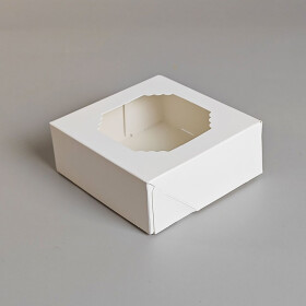 Cake star krabička bílá s okénkem nízka 9x9x3,5cm