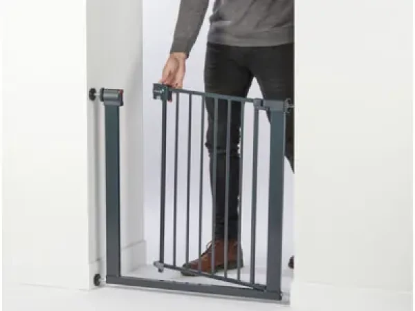 Rozbaleno - Safety 1st Zábrana Easy Close Metal Black / rozbaleno (2475057000SF.rozbaleno)
