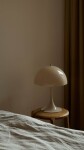 Louis Poulsen Stolní lampa Panthella 320 Opal Beige, béžová barva, plast