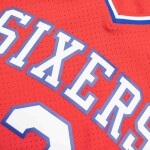 Mitchell & Ness Pánský dres Philadelphia 76ers NBA Moses Malone #2 1982-83 Swingman Velikost: XL