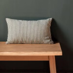 Garden Trading Lněný polštář Charingworth Stripe Forest Green 30 x 50 cm, zelená barva, textil