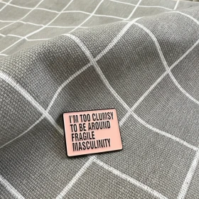 Pinarna.cz I'm too clumsy to be around fragile masculinity / Jsem příliš nešikovná na to, abych se pohybovala v blízkosti křehké mužnosti - tmavší