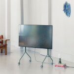 Pedestal Designový stojan na televizi Moon Rollin' Mossy Green, zelená barva, kov